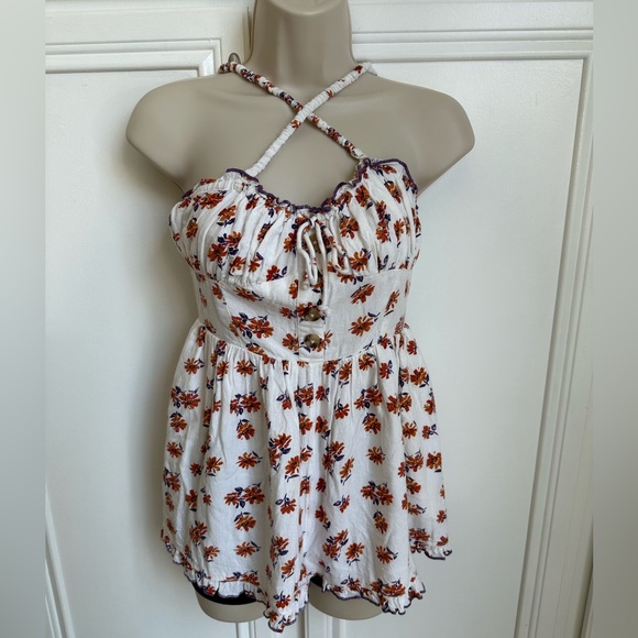 Urban Outfitters Betti Print/Floral Button Ruffle Rompers.Color Ivory. Size XS - Picture 2 of 12